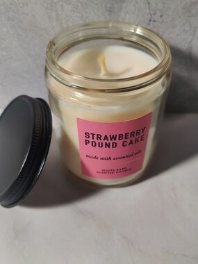 Bath & Body Works Strawberry Pound Cake Candle | White Barn | Unused | Read